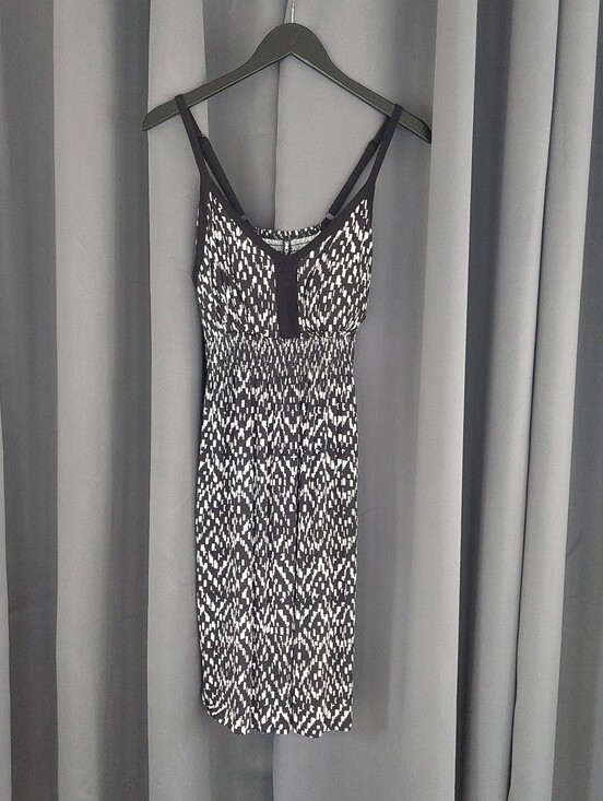 Simon Chang Dresses & Skirts - Simon Chang Black White Geometric Print Smocked Sundress Large